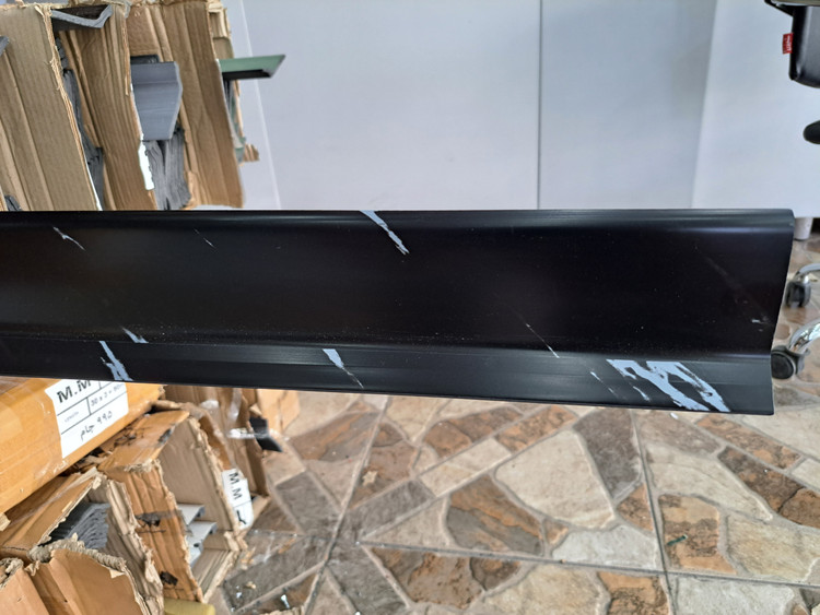 قرنیز 9سانتی(اقتصادی،۴ml) PVC |(متری 85 هزارتومان)